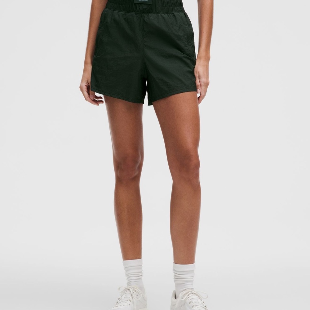 Women's Lululemon Lightweight Super-High-Rise Training
Short 4' Rainforest Green